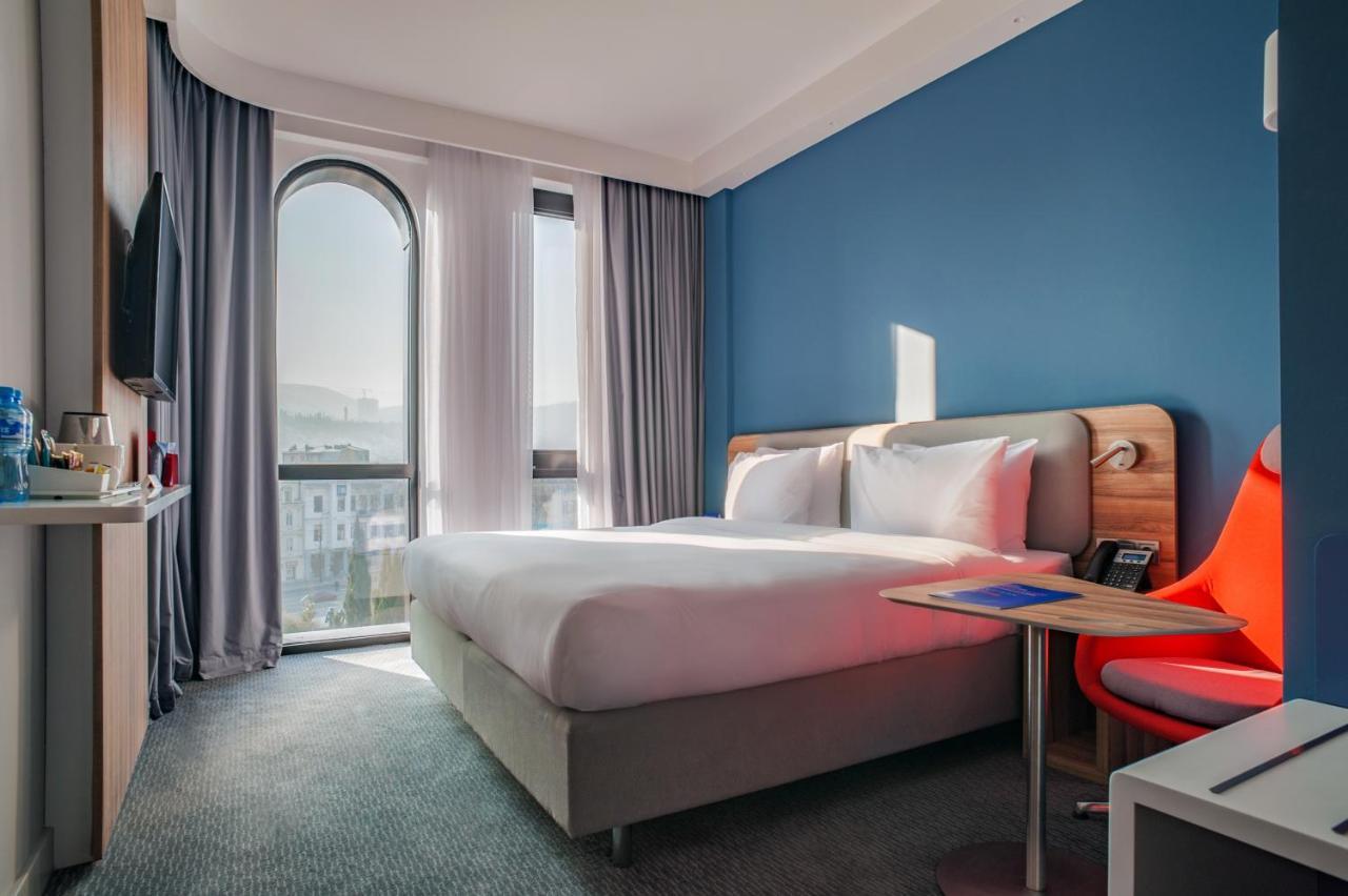 Holiday Inn Express Tbilisi Avlabari By Ihg Exterior photo