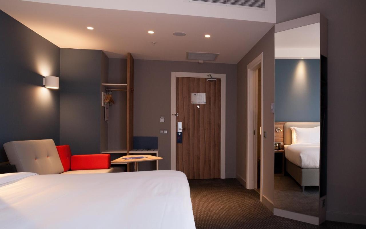 Holiday Inn Express Tbilisi Avlabari By Ihg Exterior photo