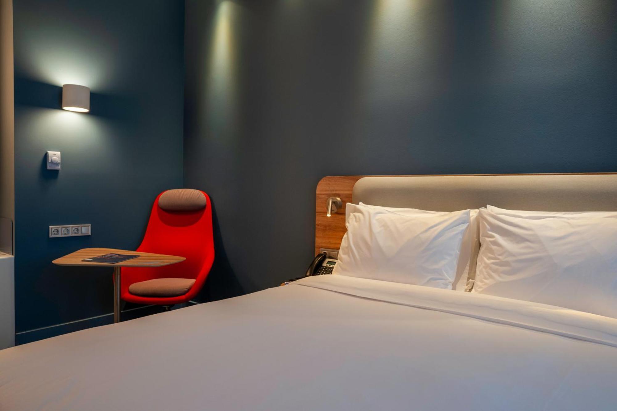 Holiday Inn Express Tbilisi Avlabari By Ihg Exterior photo