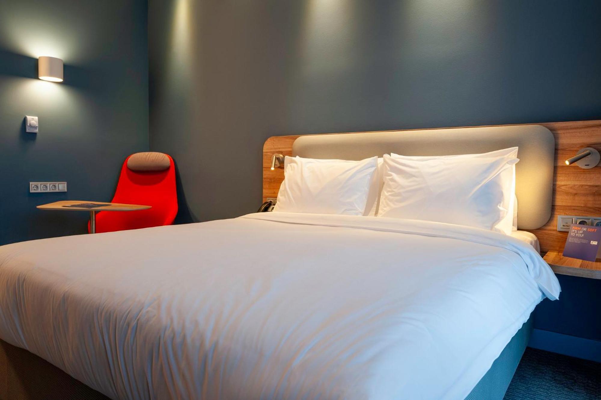 Holiday Inn Express Tbilisi Avlabari By Ihg Exterior photo