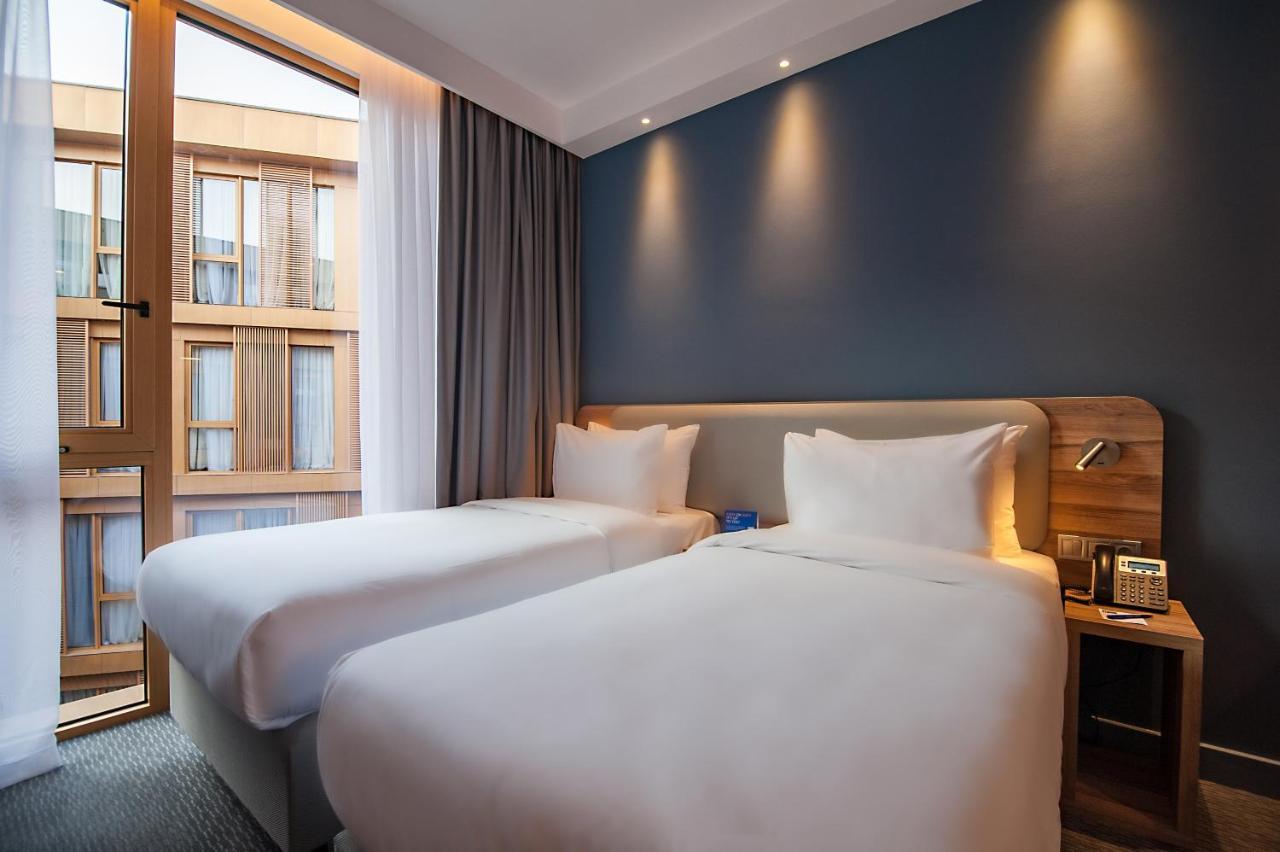 Holiday Inn Express Tbilisi Avlabari By Ihg Exterior photo